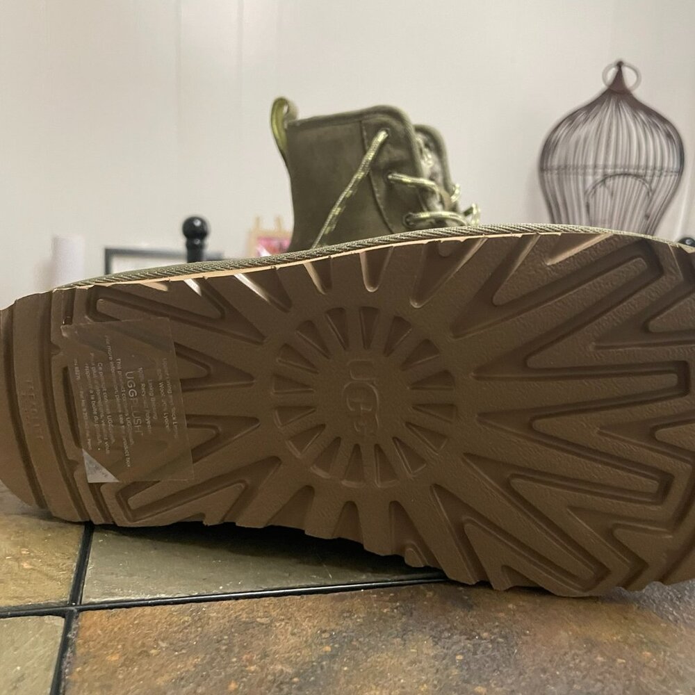 Brand New Ugg Neumel Chukka Boot, Olive. All Fur lining inside. 80% Wool
